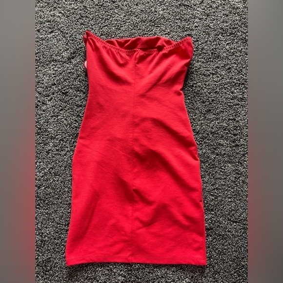 Womens red strapless dress - Picture 2 of 5